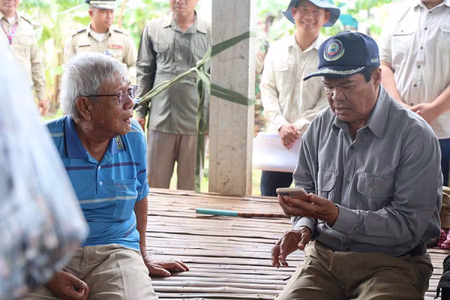 ឯកឧត្តមកិត្តិសង្គហបណ្ឌិត គន់ គីម ទេសរដ្ឋមន្ត្រី អគ្គលេខាធិការសមាគមអតីតយុទ្ធជនកម្ពុជា ចុះពិនិត្យដីសង្គមកិច្ចសម្រាប់លំនៅដ្ឋានអតីតយុទ្ធជន - Image 6