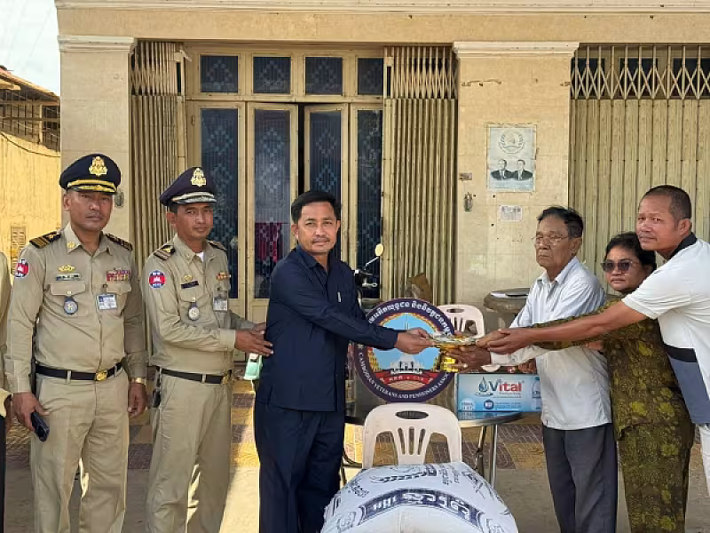 អ.ន.ក.ស្រុកអង្គស្នួល នាំយកថវិកាបេឡាមរណសង្គ្រោះជូនគ្រួសារសពជាសមាជិក - Image 3