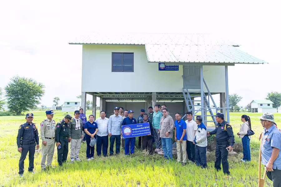 ឯកឧត្តម អ៊ុំ រាត្រី អញ្ជើញប្រគល់ផ្ទះអំណោយដ៏ថ្លៃថ្លាសម្តេចតេជោ ហ៊ុន សែន ជូនអតីតយុទ្ធជន ១៧គ្រួសារ - Image 2
