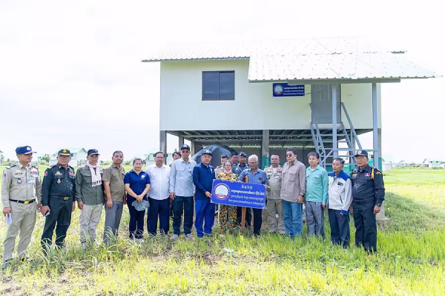 ឯកឧត្តម អ៊ុំ រាត្រី អញ្ជើញប្រគល់ផ្ទះអំណោយដ៏ថ្លៃថ្លាសម្តេចតេជោ ហ៊ុន សែន ជូនអតីតយុទ្ធជន ១៧គ្រួសារ - Image 3