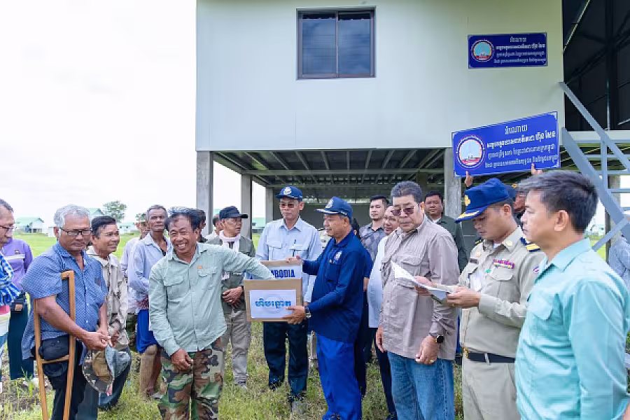 ឯកឧត្តម អ៊ុំ រាត្រី អញ្ជើញប្រគល់ផ្ទះអំណោយដ៏ថ្លៃថ្លាសម្តេចតេជោ ហ៊ុន សែន ជូនអតីតយុទ្ធជន ១៧គ្រួសារ - Image 14