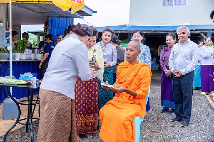 សម្តេច ម៉ែន សំអន អញ្ជើញសំណេះសំណាលតាមខ្នងផ្ទះជាមួយប្រជាពលរដ្ឋភៀសសឹក នៅភូមិរង់ចាំ ខេត្តបន្ទាយមានជ័យ - Image 2