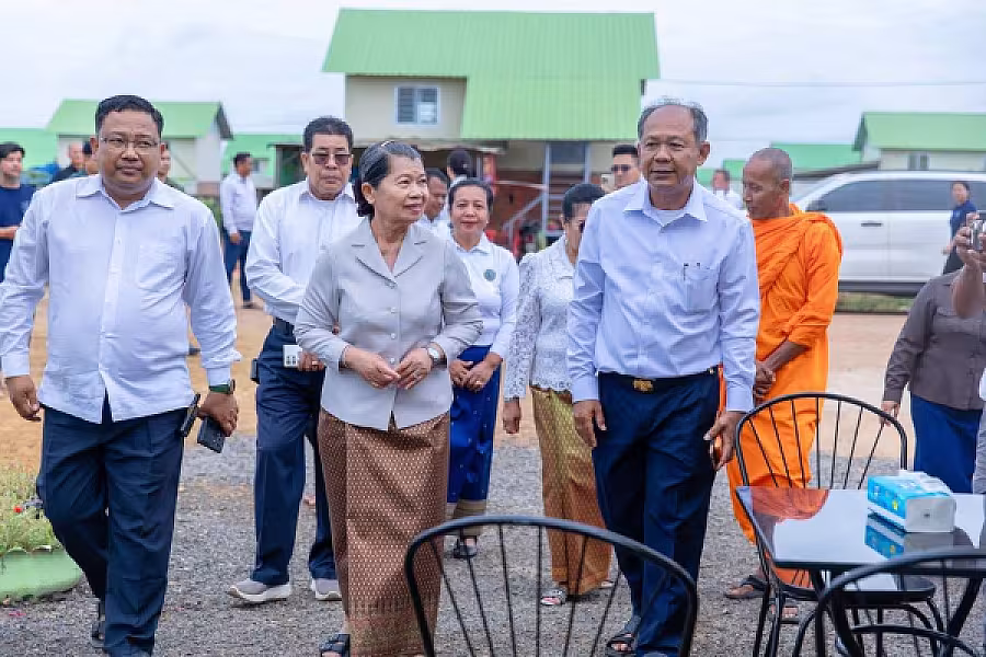 សម្តេច ម៉ែន សំអន អញ្ជើញសំណេះសំណាលតាមខ្នងផ្ទះជាមួយប្រជាពលរដ្ឋភៀសសឹក នៅភូមិរង់ចាំ ខេត្តបន្ទាយមានជ័យ - Image 3