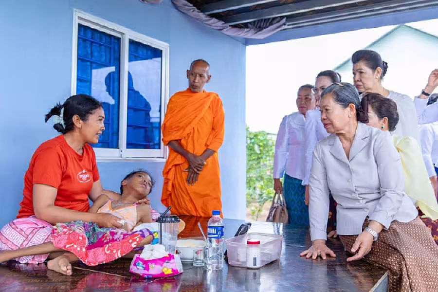 សម្តេច ម៉ែន សំអន អញ្ជើញសំណេះសំណាលតាមខ្នងផ្ទះជាមួយប្រជាពលរដ្ឋភៀសសឹក នៅភូមិរង់ចាំ ខេត្តបន្ទាយមានជ័យ - Image 4