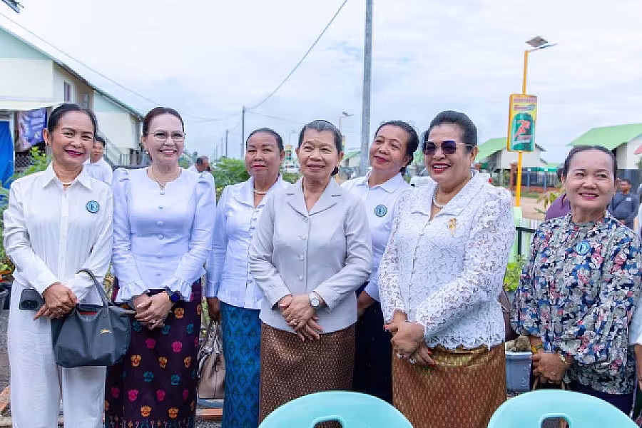 សម្តេច ម៉ែន សំអន អញ្ជើញសំណេះសំណាលតាមខ្នងផ្ទះជាមួយប្រជាពលរដ្ឋភៀសសឹក នៅភូមិរង់ចាំ ខេត្តបន្ទាយមានជ័យ - Image 6
