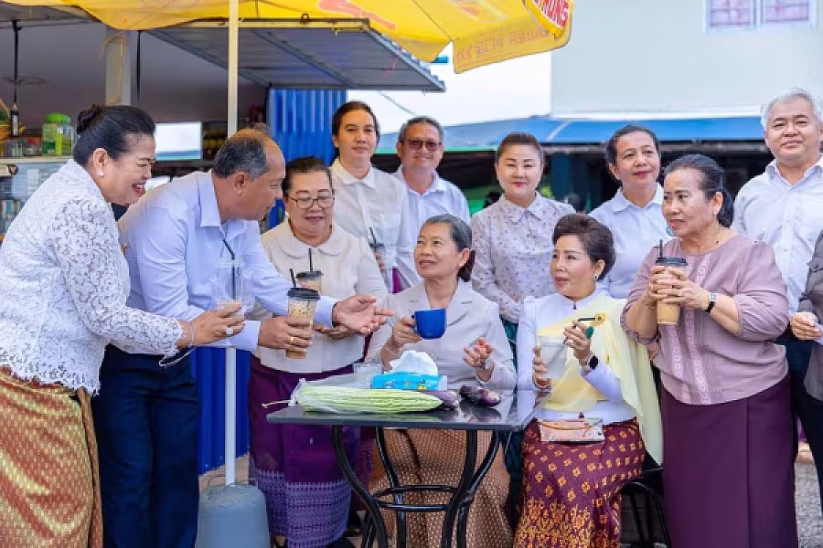 សម្តេច ម៉ែន សំអន អញ្ជើញសំណេះសំណាលតាមខ្នងផ្ទះជាមួយប្រជាពលរដ្ឋភៀសសឹក នៅភូមិរង់ចាំ ខេត្តបន្ទាយមានជ័យ - Image 7