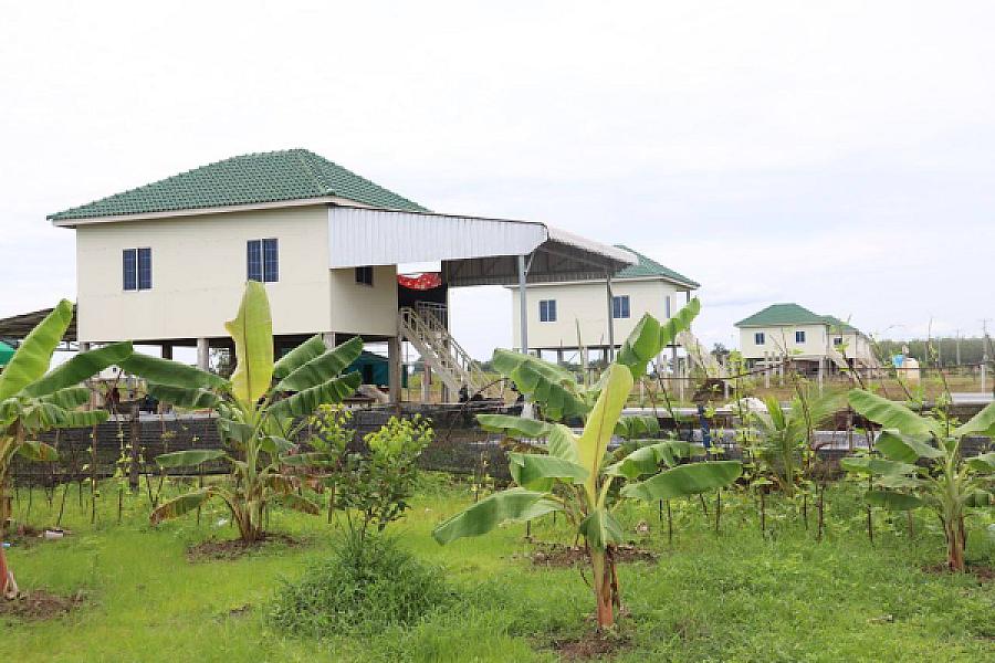 ឯកឧត្តមកិត្តិសង្គហបណ្ឌិត គន់ គីម ទេសរដ្ឋមន្ត្រី អគ្គលេខាធិការសមាគមអតីតយុទ្ធជនកម្ពុជា ចុះពិនិត្យដីសង្គមកិច្ចសម្រាប់លំនៅដ្ឋានអតីតយុទ្ធជន - Image 7