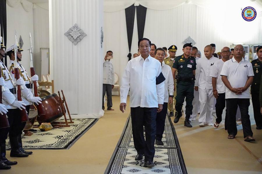 ឯកឧត្តម នាយឧត្តមសេនីយ៍កិត្តិសង្គហបណ្ឌិត គន់ គីម អញ្ជើញដឹកនាំគណៈប្រតិភូ ស.អ.ក ដាក់កម្រងផ្កា និងគោរពវិញ្ញានក្ខន្ធសព ឯកឧត្តម នាយឧត្តមសេនីយ៍ សុខ ភាព រដ្ឋលេខាធិការក្រសួងការពារជាតិ ដែលបានទទួលមរណភាព ក្នុងជន្មាយុ ៧៣ឆ្នាំ