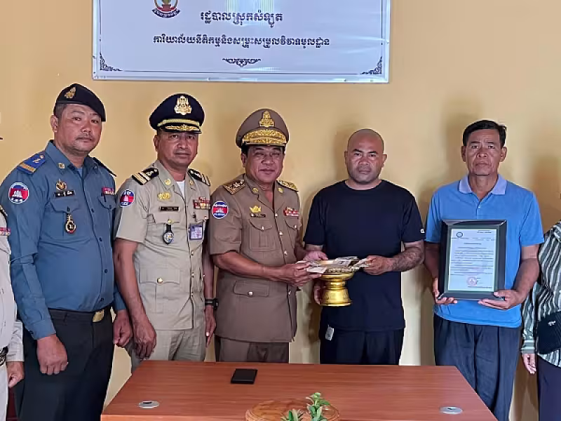 អ.ន.ក.ស្រុកសំឡូត ចុះប្រគល់ថវិកាបេឡាមរណសង្គ្រោះជូនគ្រួសារសពជាសមាជិក