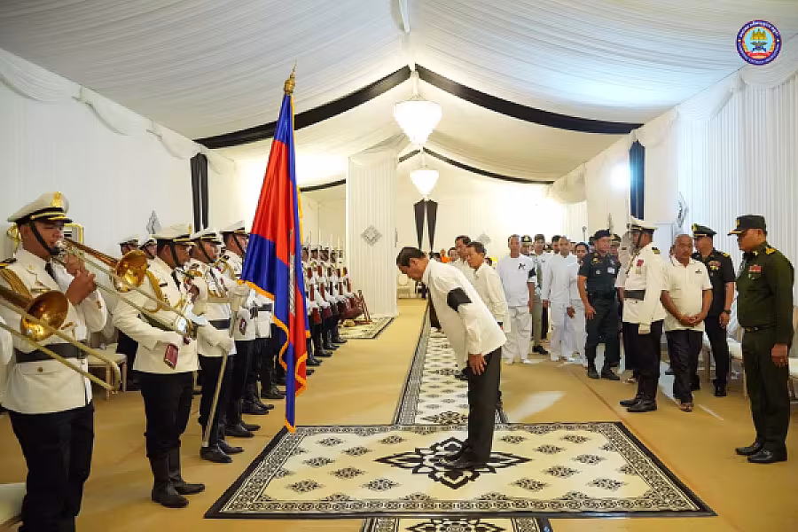 ឯកឧត្តម នាយឧត្តមសេនីយ៍កិត្តិសង្គហបណ្ឌិត គន់ គីម អញ្ជើញដឹកនាំគណៈប្រតិភូ ស.អ.ក ដាក់កម្រងផ្កា និងគោរពវិញ្ញានក្ខន្ធសព ឯកឧត្តម នាយឧត្តមសេនីយ៍ សុខ ភាព រដ្ឋលេខាធិការក្រសួងការពារជាតិ ដែលបានទទួលមរណភាព ក្នុងជន្មាយុ ៧៣ឆ្នាំ - Image 3