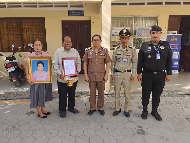 អ.ន.ក.ក្រុងបាត់ដំបង ចុះប្រគល់ថវិកាបេឡាមរណសង្គ្រោះជូនសពជាសមាជិកចំនួន ៣គ្រួសារ