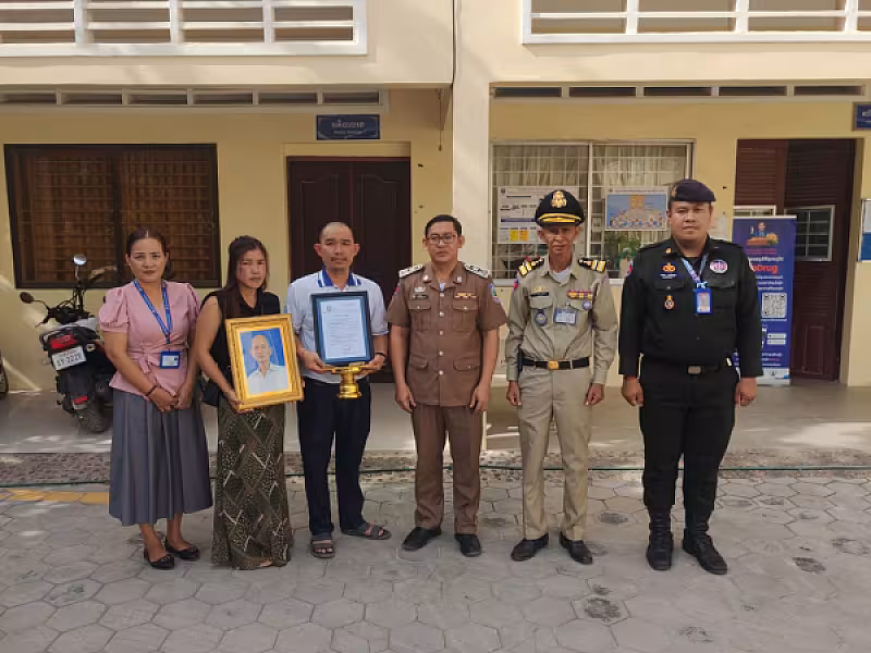 អ.ន.ក.ក្រុងបាត់ដំបង ចុះប្រគល់ថវិកាបេឡាមរណសង្គ្រោះជូនសពជាសមាជិកចំនួន ៣គ្រួសារ - Image 4