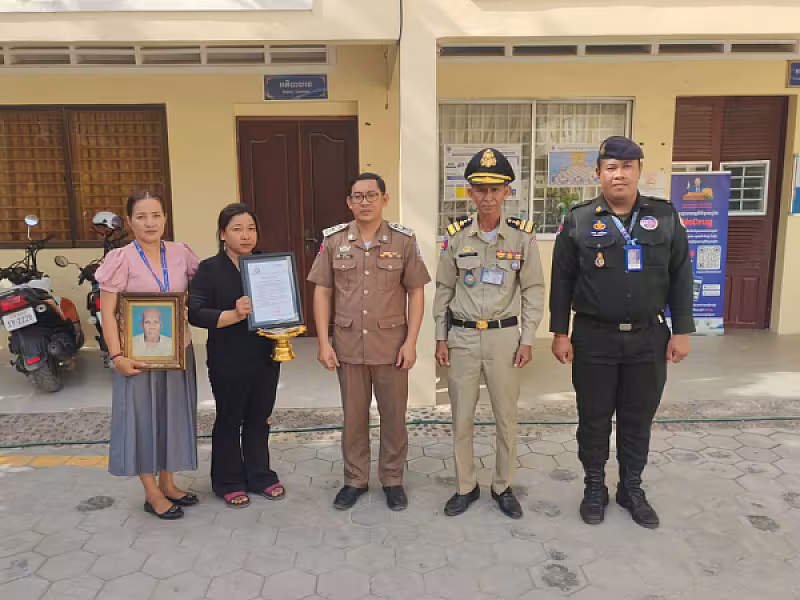 អ.ន.ក.ក្រុងបាត់ដំបង ចុះប្រគល់ថវិកាបេឡាមរណសង្គ្រោះជូនសពជាសមាជិកចំនួន ៣គ្រួសារ - Image 6