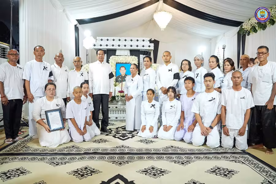 ឯកឧត្តម នាយឧត្តមសេនីយ៍កិត្តិសង្គហបណ្ឌិត គន់ គីម អញ្ជើញដឹកនាំគណៈប្រតិភូ ស.អ.ក ដាក់កម្រងផ្កា និងគោរពវិញ្ញានក្ខន្ធសព ឯកឧត្តម នាយឧត្តមសេនីយ៍ សុខ ភាព រដ្ឋលេខាធិការក្រសួងការពារជាតិ ដែលបានទទួលមរណភាព ក្នុងជន្មាយុ ៧៣ឆ្នាំ - Image 9