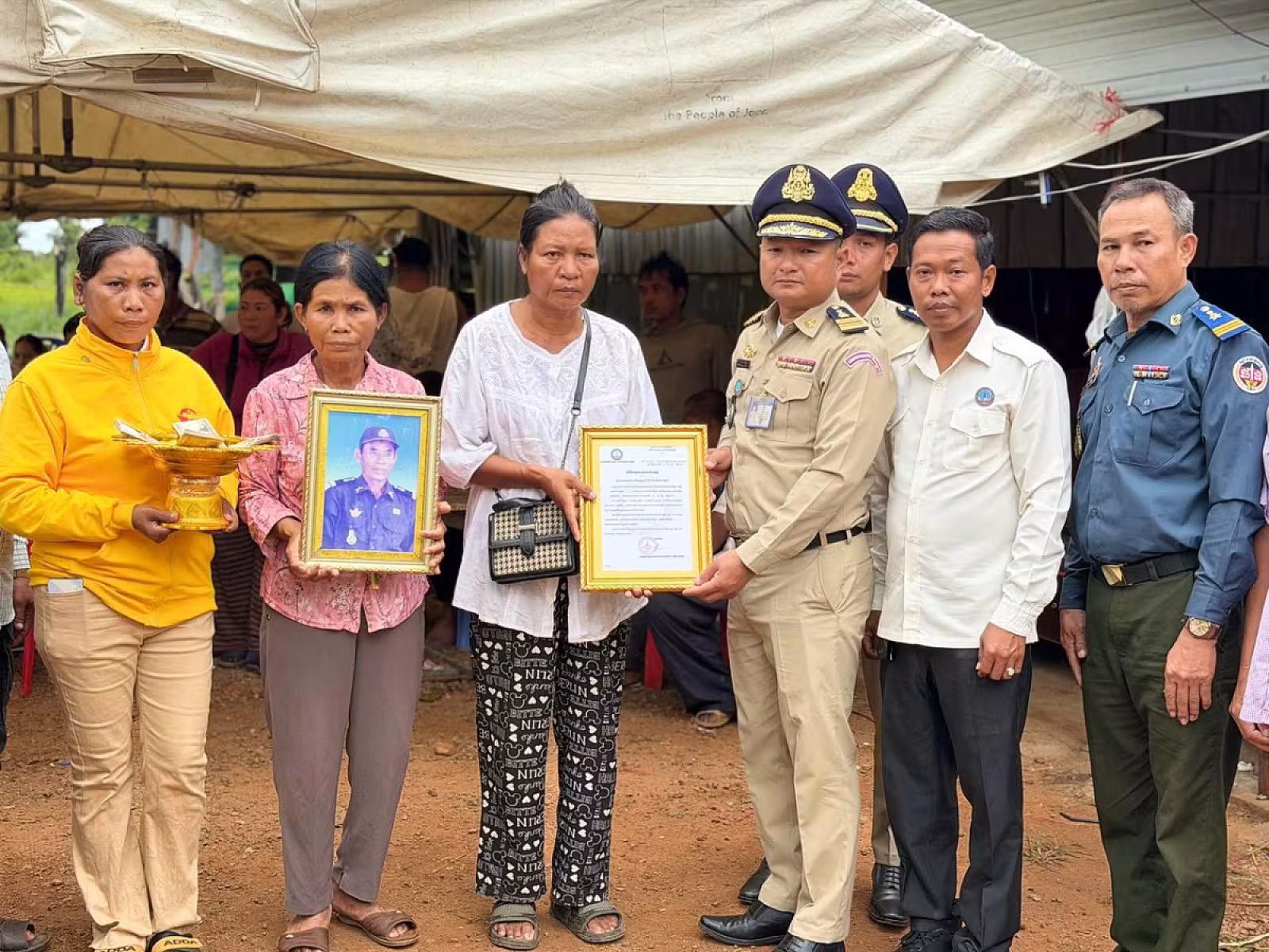 អ.ន.ក.ស្រុកគាស់ក្រឡ ចុះប្រគល់ថវិកាបេឡាមរណសង្គ្រោះជូនគ្រួសារសពជាសមាជិក