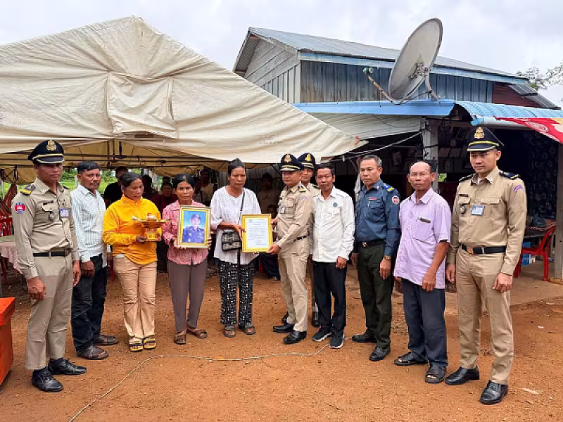 អ.ន.ក.ស្រុកគាស់ក្រឡ ចុះប្រគល់ថវិកាបេឡាមរណសង្គ្រោះជូនគ្រួសារសពជាសមាជិក - Image 2