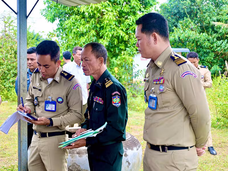អ.ន.ក.ខេត្តកំពង់ស្ពឺ នាំយកអំណោយ និងចុះពិនិត្យស្ថានភាពជីវភាពរបស់សមាជិក មានជីវភាពខ្វះខាតខ្លាំងចំនួន ១០គ្រួសារ - Image 2