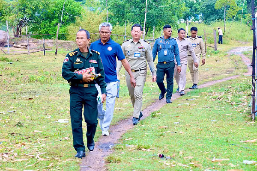 អ.ន.ក.ខេត្តកំពង់ស្ពឺ នាំយកអំណោយ និងចុះពិនិត្យស្ថានភាពជីវភាពរបស់សមាជិក មានជីវភាពខ្វះខាតខ្លាំងចំនួន ១០គ្រួសារ - Image 11