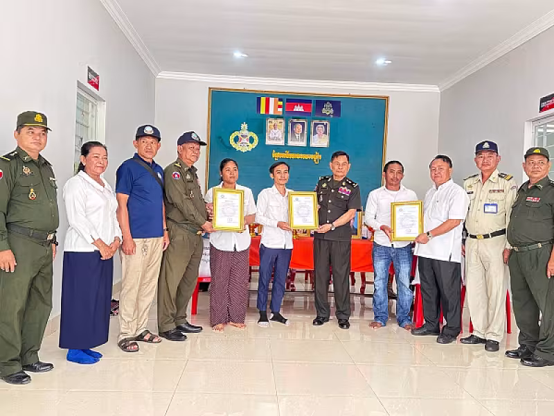 អ.ន.ក.ខេត្តកំពង់ឆ្នាំង នាំយកអំណោយ និងថវិកាបេឡាមរណសង្គ្រោះជូនគ្រួសារសពសមាជិក ៦គ្រួសារ - Image 3