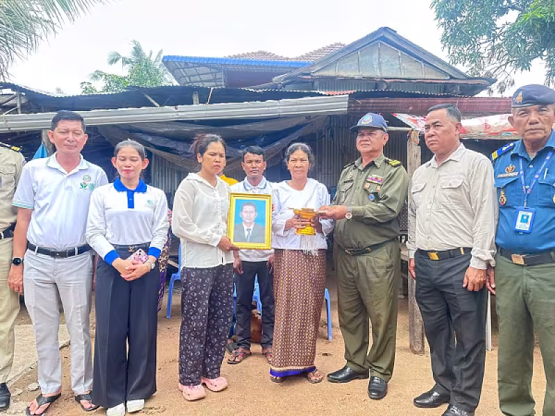 អ.ន.ក.ខេត្តកំពង់ឆ្នាំង នាំយកអំណោយ និងថវិកាបេឡាមរណសង្គ្រោះជូនគ្រួសារសពសមាជិក ៦គ្រួសារ - Image 7