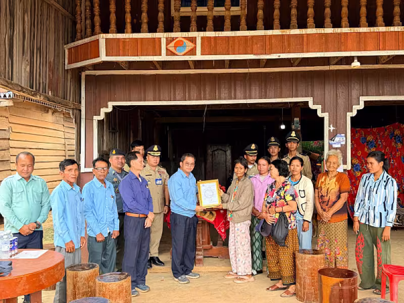 អ.ន.ក.ខេត្តឧត្តរមានជ័យ នាំយកថវិកាមេឡាមរណសង្គ្រោះជូនគ្រួសារសពសមាជិក ៦គ្រួសារ - Image 7