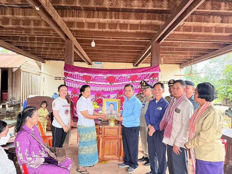 អ.ន.ក.ខេត្តឧត្តរមានជ័យ នាំយកថវិកាមេឡាមរណសង្គ្រោះជូនគ្រួសារសពសមាជិក ៦គ្រួសារ - Image 8