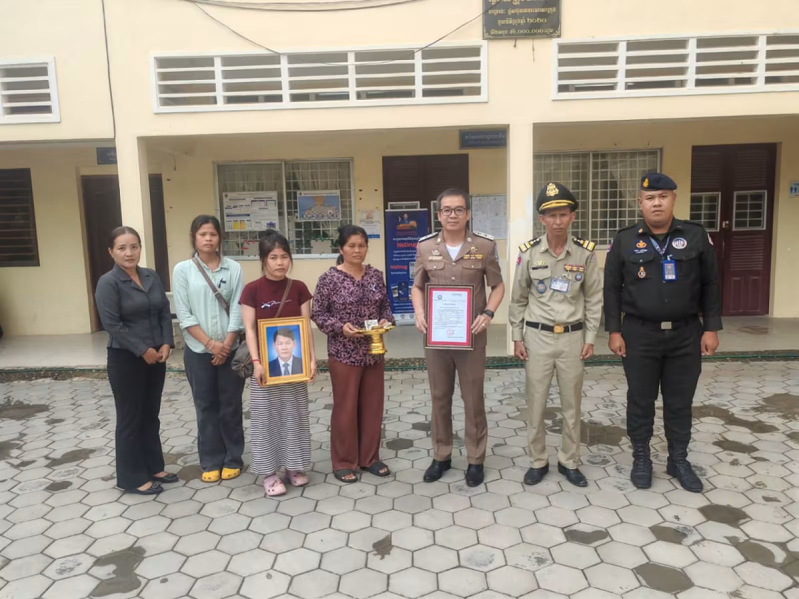 អ.ន.ក.ក្រុងបាត់ដំបង ចុះប្រគល់ថវិកាបេឡាមរណសង្គ្រោះជូនគ្រួសារសពជាសមាជិក