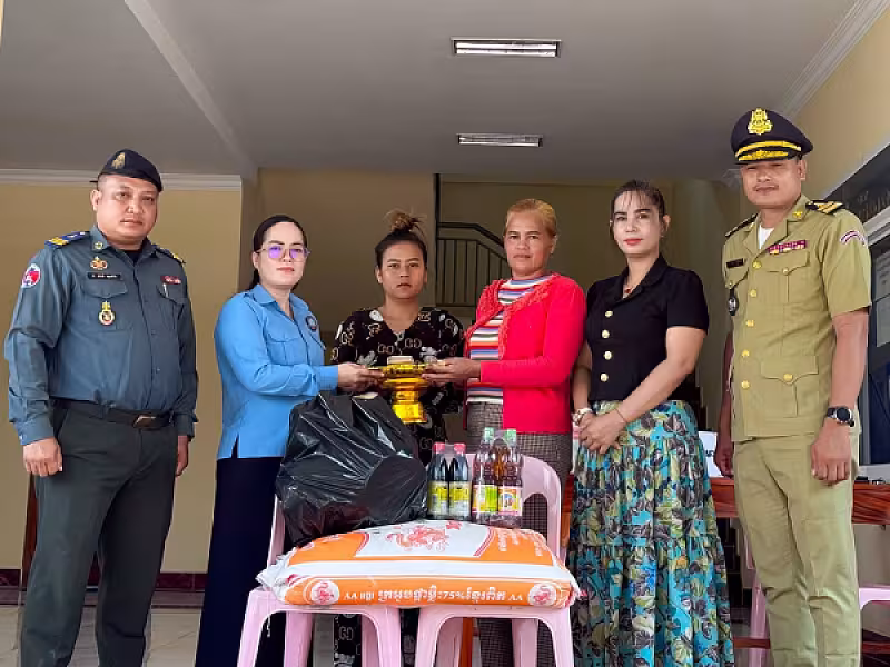 អ.ន.ក.ស្រុកស្អាង នាំយកអំណោយ និងថវិកាបេឡាមរណសង្គ្រោះជូនគ្រួសារសពសមាជិក  