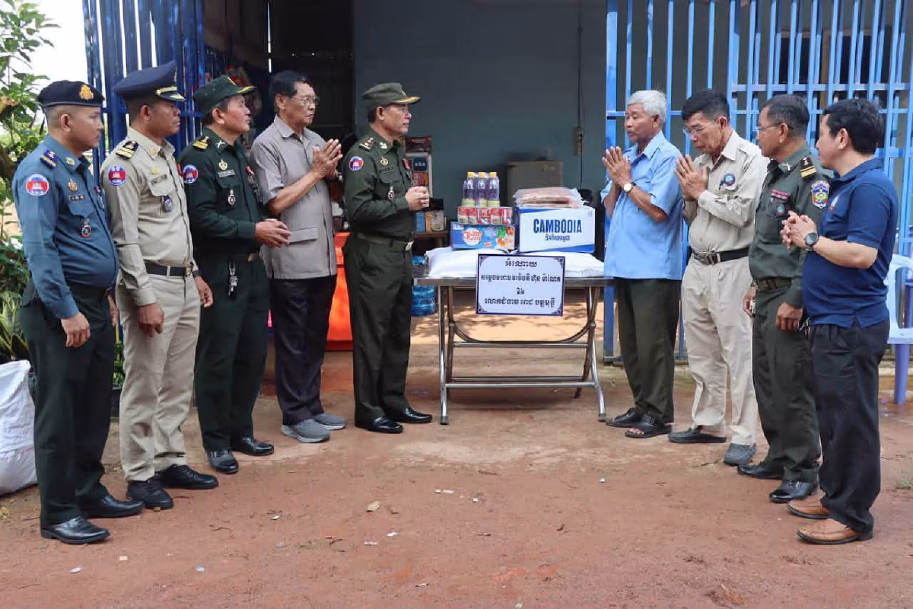 អ.ន.ក.ខេត្តព្រះសីហនុ ចុះសួរសុខទុក្ខ និងនាំយកអំណោយចែកជូនគ្រួសារអតីតយុទ្ធជន ៣គ្រួសារ