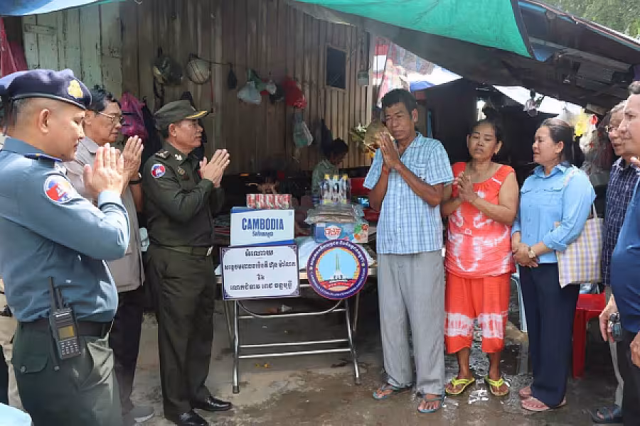 អ.ន.ក.ខេត្តព្រះសីហនុ ចុះសួរសុខទុក្ខ និងនាំយកអំណោយចែកជូនគ្រួសារអតីតយុទ្ធជន ៣គ្រួសារ - Image 4