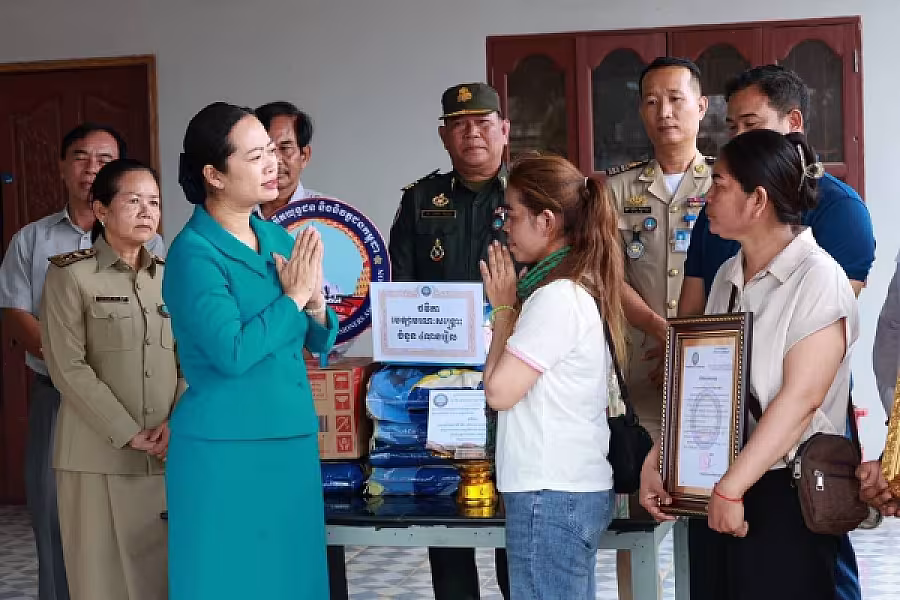 លោកជំទាវ ឈី វ៉ា នាំយកអំណោយ និងថវិកាបេឡាមករណសង្គ្រោះជូនគ្រួសារសពសមាជិក