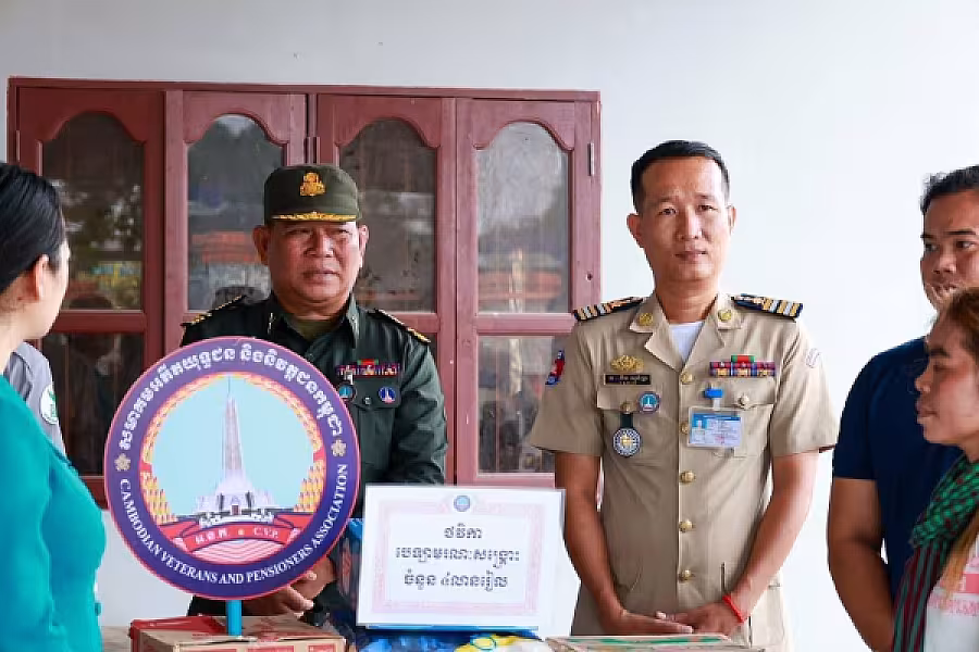 លោកជំទាវ ឈី វ៉ា នាំយកអំណោយ និងថវិកាបេឡាមករណសង្គ្រោះជូនគ្រួសារសពសមាជិក - Image 8