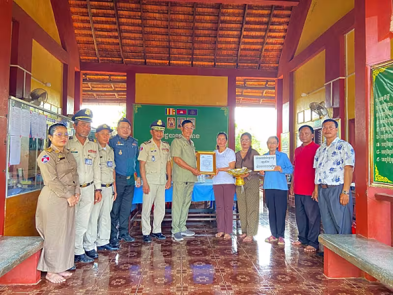 អ.ន.ក. ស្រុកកំរៀង នាំយកថវិកាបេឡាមរណសង្គ្រោះជូនគ្រួសារសពសមាជិក 