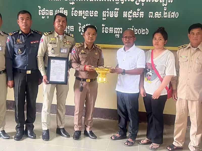 អ.ន.ក. ស្រុកសំឡូត នាំយកថវិកាបេឡាមរណសង្គ្រោះជូនគ្រួសារសពសមាជិក