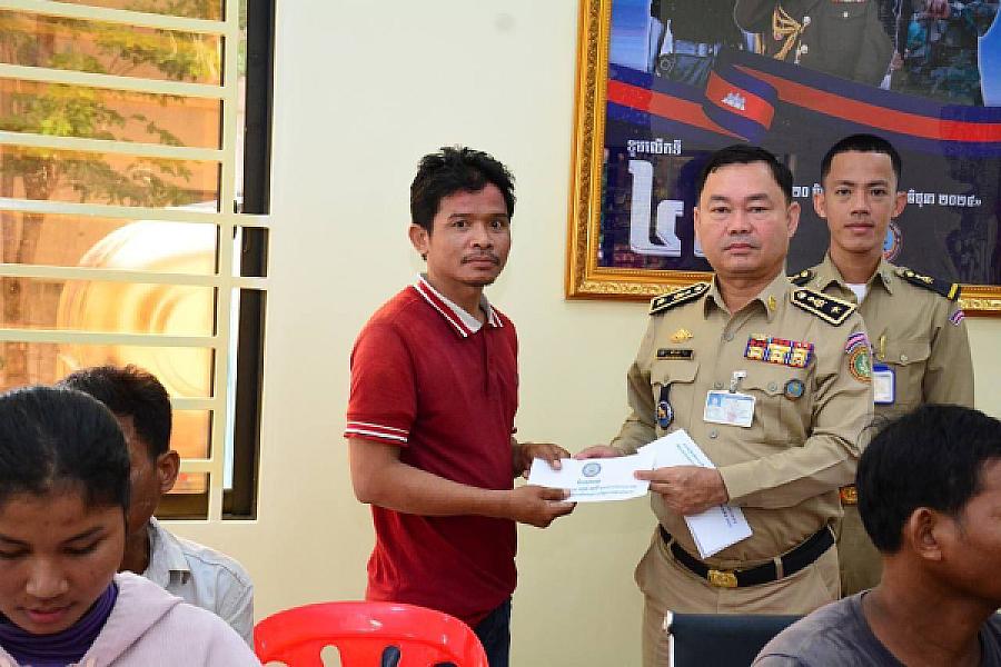 លោកឧត្តមសេនីយ៍ទោ ហួត សុធី និងយុវនីតិសម្បទាខេត្ត  បានរៀបចំប្រជុំសំណេះសណាលជាមួយក្រុមជាងសំណង់ក្រោយបញ្ចប់គម្រោងសាងសង់អគារទីស្នាក់ការសមាគមអតីតយុទ្ធជនកម្ពុជាខេត្តស្ថិតនៅភូមិថ្នល់ សង្កាត់ស្រង៉ែ ក្រុងសៀមរាប - Image 7