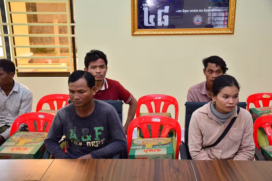 លោកឧត្តមសេនីយ៍ទោ ហួត សុធី និងយុវនីតិសម្បទាខេត្ត  បានរៀបចំប្រជុំសំណេះសណាលជាមួយក្រុមជាងសំណង់ក្រោយបញ្ចប់គម្រោងសាងសង់អគារទីស្នាក់ការសមាគមអតីតយុទ្ធជនកម្ពុជាខេត្តស្ថិតនៅភូមិថ្នល់ សង្កាត់ស្រង៉ែ ក្រុងសៀមរាប - Image 8