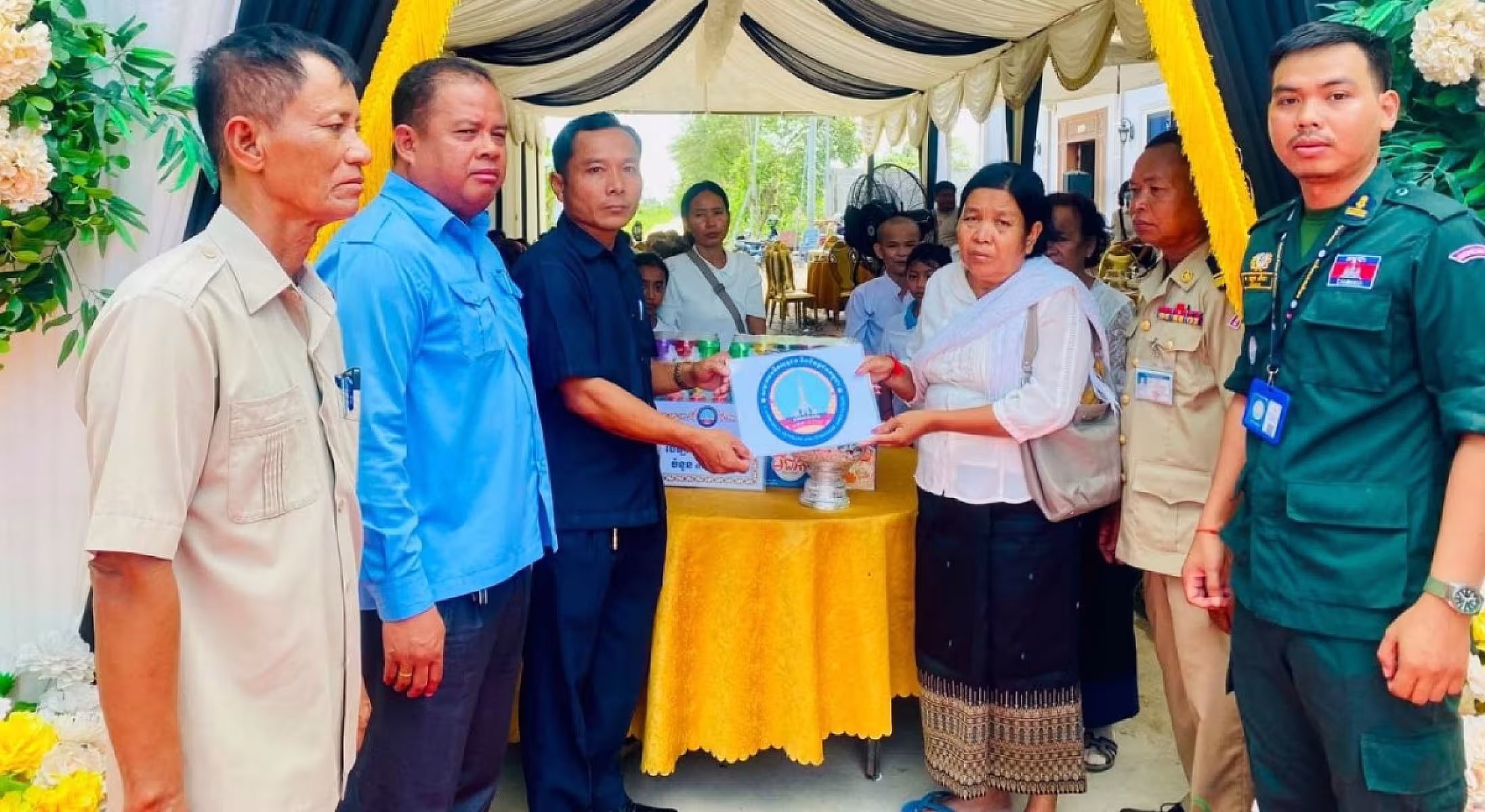 អ.ន.ក.ស្រុកកណ្ដាលស្ទឹង នាំយកថវិកាបេឡាមរណសង្គ្រោះជូនដល់គ្រួសារសពសមាជិក