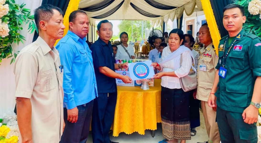 អ.ន.ក.ស្រុកកណ្ដាលស្ទឹង នាំយកថវិកាបេឡាមរណសង្គ្រោះជូនដល់គ្រួសារសពសមាជិក
