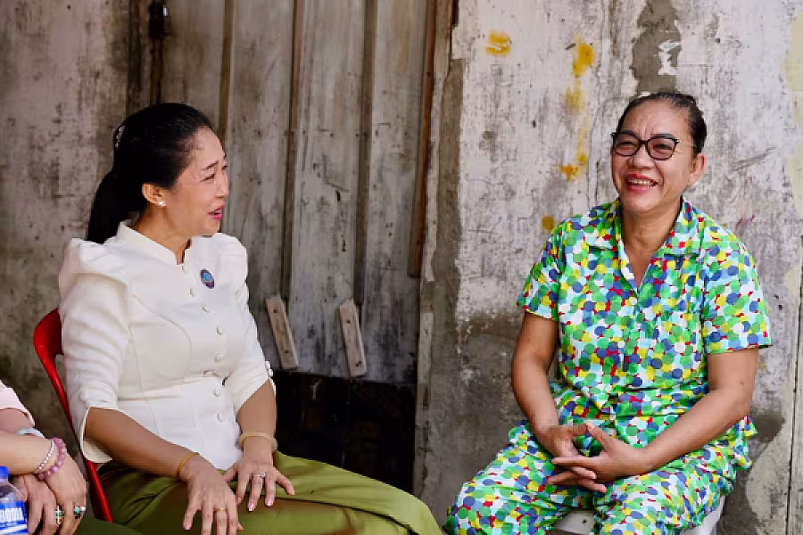 លោកជំទាវ ទុយ សិរីរតនៈ នេត្រភក្ត្រា អញ្ជើញចុះសួរសុខទុក្ខនិវត្តជនដែលជាអតីតមន្ត្រីរាជការក្រសួងព័ត៌មាន - Image 2