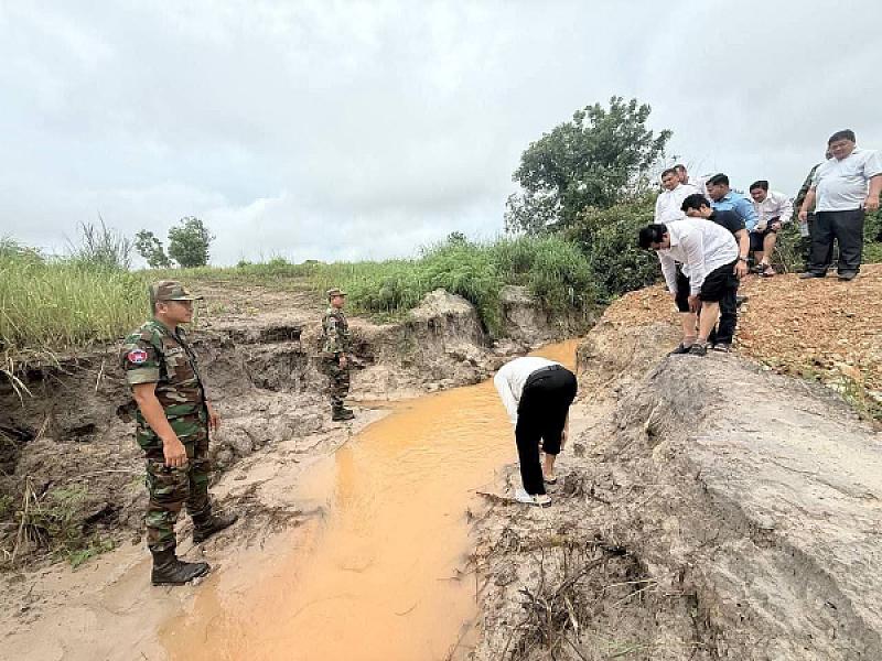  លោកឧត្តមសេនីយ៍ត្រី នូវ សំអុល អញ្ជើញចុះពិនិត្យស្ថានភាពក្នុងតំបន់ដីសម្បទានសង្គមកិច្ច និងផ្ទះអតីតយុទ្ធជនខេត្តព្រះសីហនុ។   - Image 2