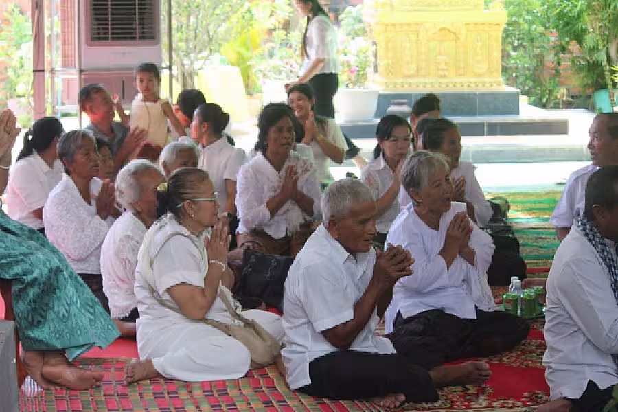 អនុប្រធានប្រចាំការ អ.ន.ក.ខេត្តកំពង់ឆ្នាំង នាំយកអំណោយសម្តេចធិបតី ហ៊ុន ម៉ាណែត ប្រគេនព្រះសង្ឃវត្តភ្នំត្រោក  - Image 5