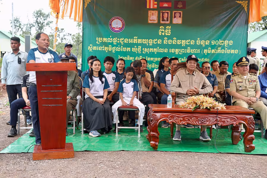 ឯកឧត្តម គន់ គីម អញ្ជើញប្រគល់ផ្ទះ ១០២ខ្នង ជាអំណោយរបស់សម្តេចតេជោ ហ៊ុន សែន ជូនអតីតយុទ្ធជន និងនិវត្តជន ក្នុងខេត្តព្រះវិហារ - Image 16