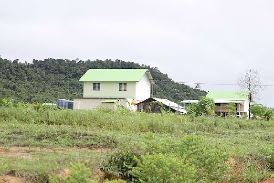  លោកឧត្តមសេនីយ៍ត្រី នូវ សំអុល អញ្ជើញចុះពិនិត្យស្ថានភាពក្នុងតំបន់ដីសម្បទានសង្គមកិច្ច និងផ្ទះអតីតយុទ្ធជនខេត្តព្រះសីហនុ។   - Image 6