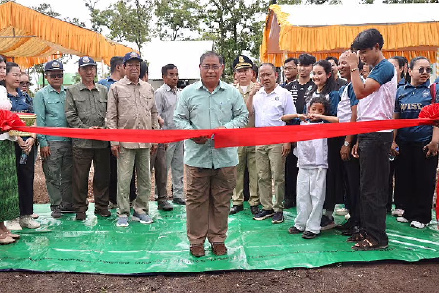 ឯកឧត្តម គន់ គីម អញ្ជើញប្រគល់ផ្ទះ ១០២ខ្នង ជាអំណោយរបស់សម្តេចតេជោ ហ៊ុន សែន ជូនអតីតយុទ្ធជន និងនិវត្តជន ក្នុងខេត្តព្រះវិហារ - Image 29