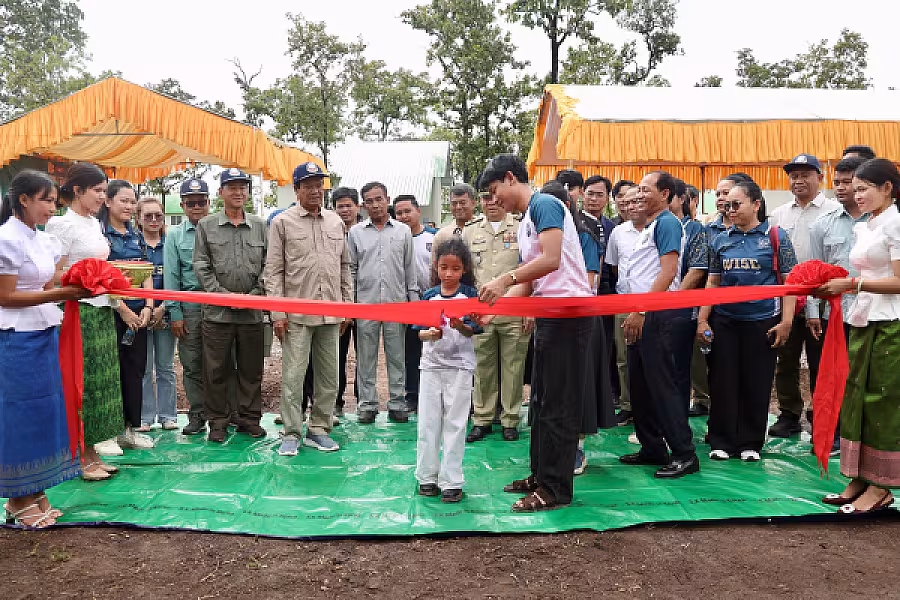 ឯកឧត្តម គន់ គីម អញ្ជើញប្រគល់ផ្ទះ ១០២ខ្នង ជាអំណោយរបស់សម្តេចតេជោ ហ៊ុន សែន ជូនអតីតយុទ្ធជន និងនិវត្តជន ក្នុងខេត្តព្រះវិហារ - Image 31