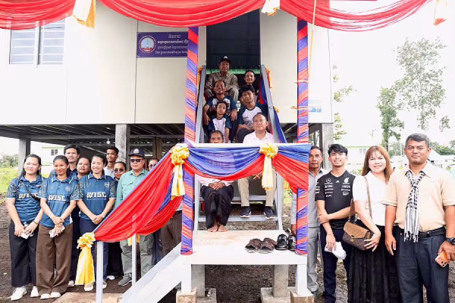 ឯកឧត្តម គន់ គីម អញ្ជើញប្រគល់ផ្ទះ ១០២ខ្នង ជាអំណោយរបស់សម្តេចតេជោ ហ៊ុន សែន ជូនអតីតយុទ្ធជន និងនិវត្តជន ក្នុងខេត្តព្រះវិហារ - Image 35