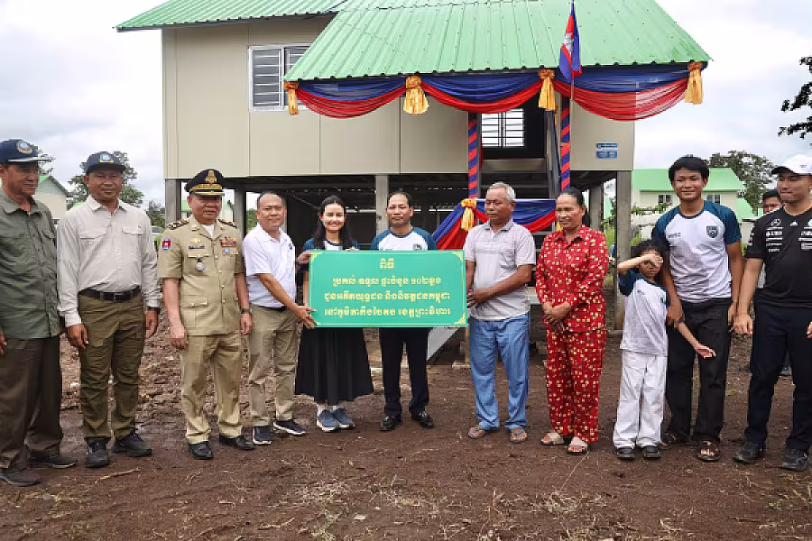 ឯកឧត្តម គន់ គីម អញ្ជើញប្រគល់ផ្ទះ ១០២ខ្នង ជាអំណោយរបស់សម្តេចតេជោ ហ៊ុន សែន ជូនអតីតយុទ្ធជន និងនិវត្តជន ក្នុងខេត្តព្រះវិហារ - Image 37