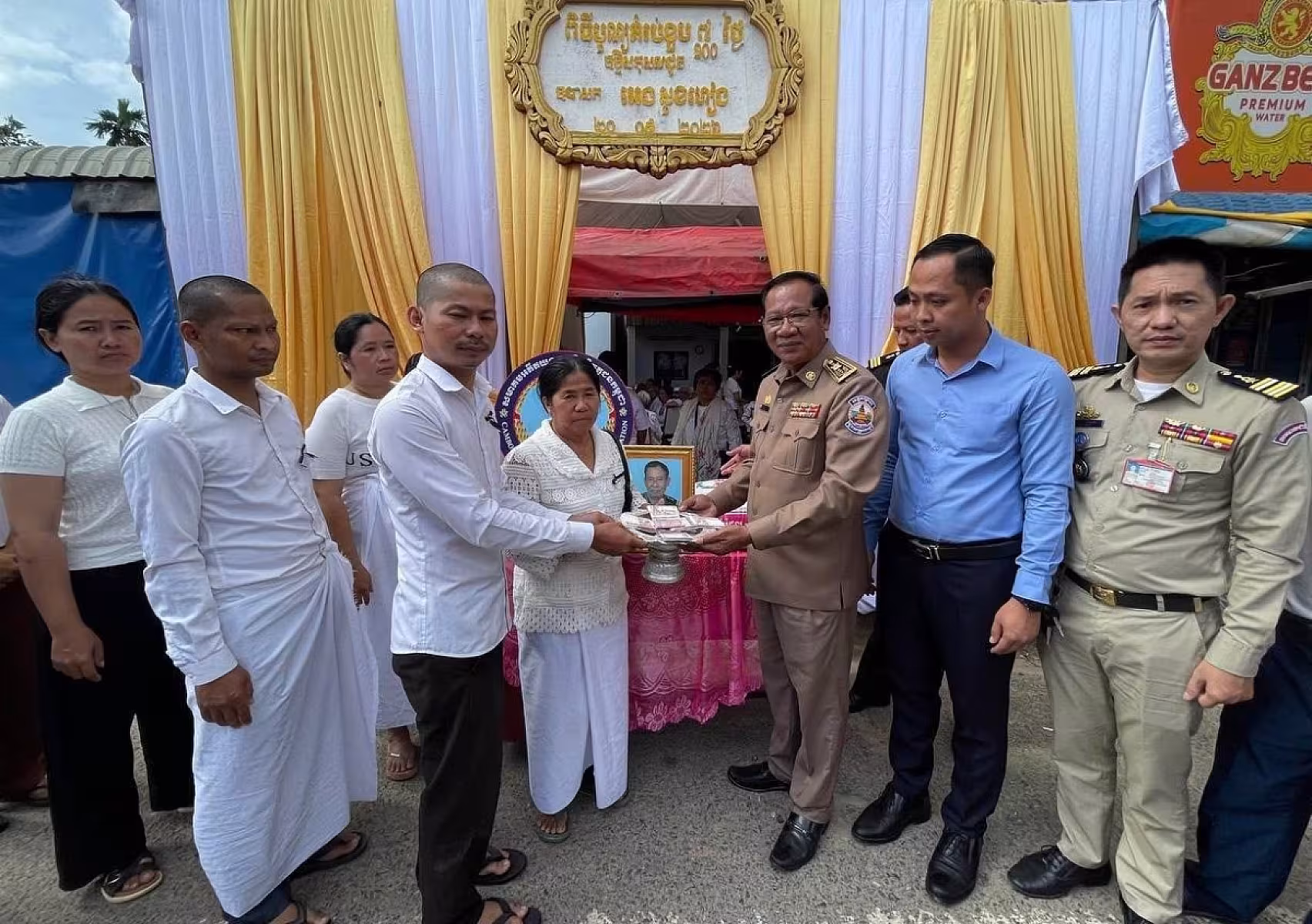 អ.ន.ក.ក្រុងតាខ្មៅ ចុះប្រគល់ថវិកាបេឡាមរណសង្គ្រោះជូនគ្រួសារសពជាសមាជិក