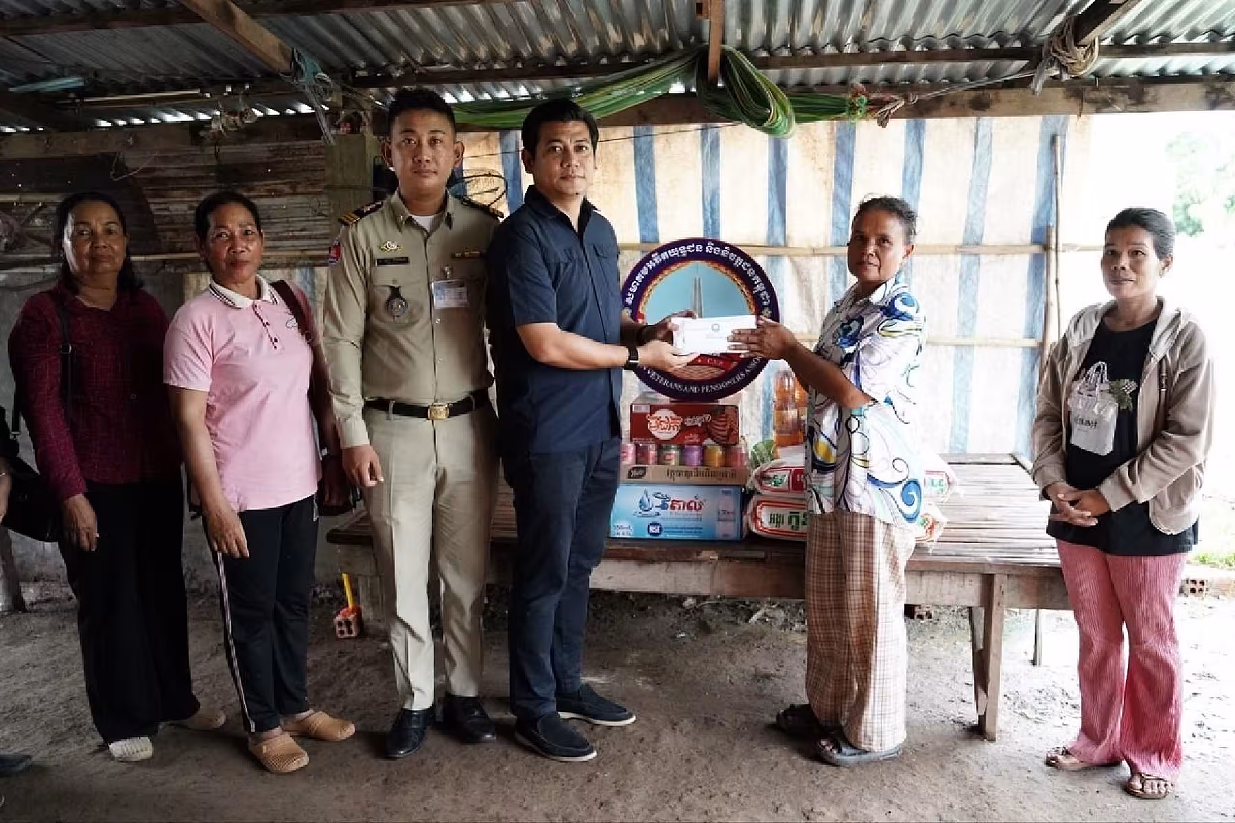 អ.ន.ក.ស្រុកលើកដែក នាំយកអំណោយ និងថវិកាបេឡាមរណសង្គ្រោះជូនគ្រួសារសពសមាជិក