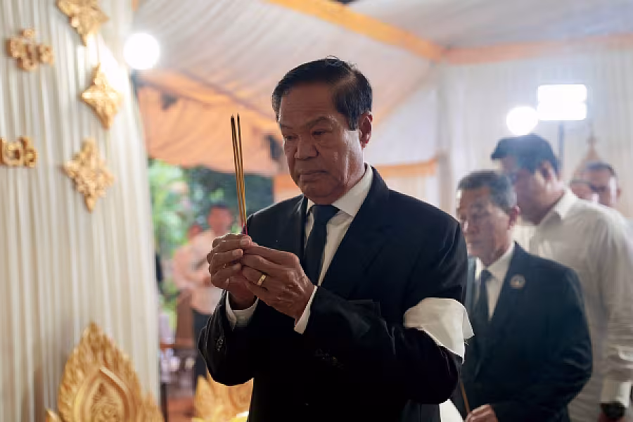 ឯកឧត្តម គន់ គីម អញ្ជើញដឹកនាំគណៈប្រតិភូ គោរពវិញ្ញាណក្ខន្ធសពម្តាយបង្កើត ឯកឧត្តម ឧត្តមសេនីយ៍ឯក អ៊ុក ឃ្នួច - Image 5